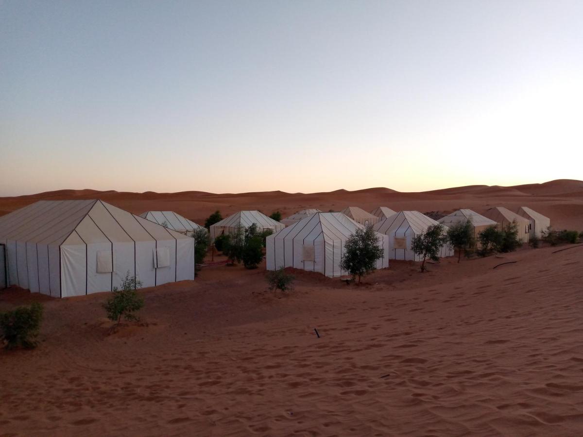 Hotel Luxury Camp & Activities à Merzouga Extérieur photo